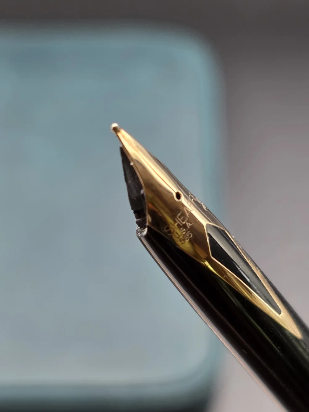 Vintage Sheaffer TARGA Slim Fountain Pen - 14K Gold Nib, Fine. White Dot